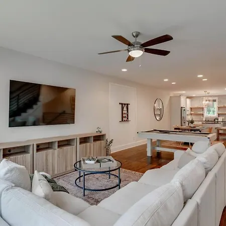 Unforgettable Townhome-Close To Broadway-10 Beds!